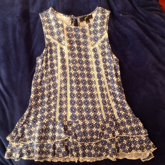 Small Sleeveless Top - Picture 1 of 2